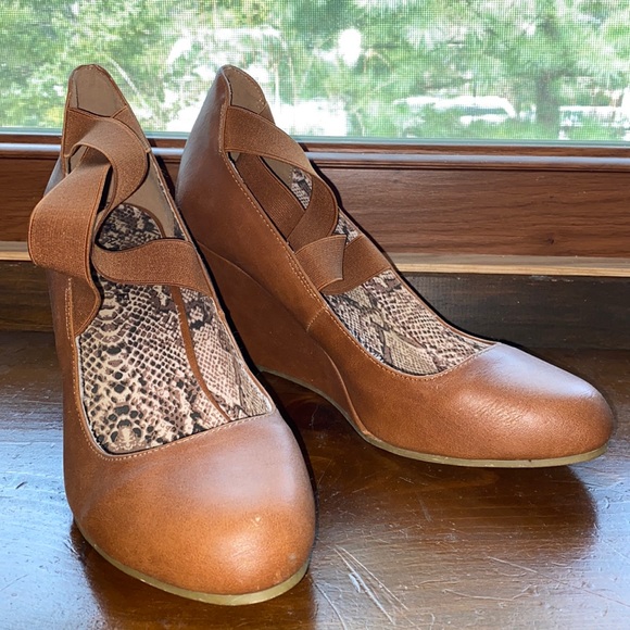 Rampage Wedges with Straps - Picture 1 of 11